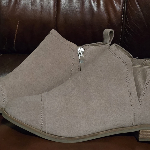 Toms Suede Rylie Booties Tan - Picture 2 of 3